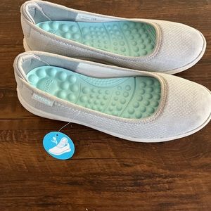Reviva By Crocs Flat Ballet Size 8W NEW